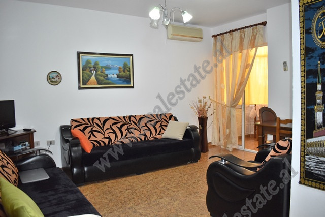 Apartament me qira 1+1 prane Ambasades Polake ne Tirane.
Apartamenti ndodhet ne katin e &nbsp;3-te&
